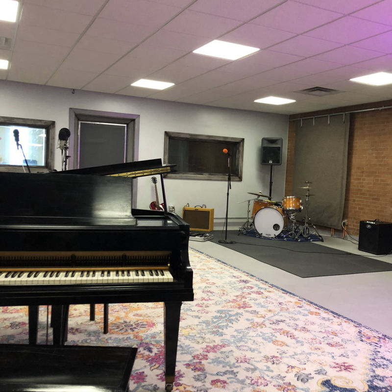 TOPtone studio piano in foreground drums in background