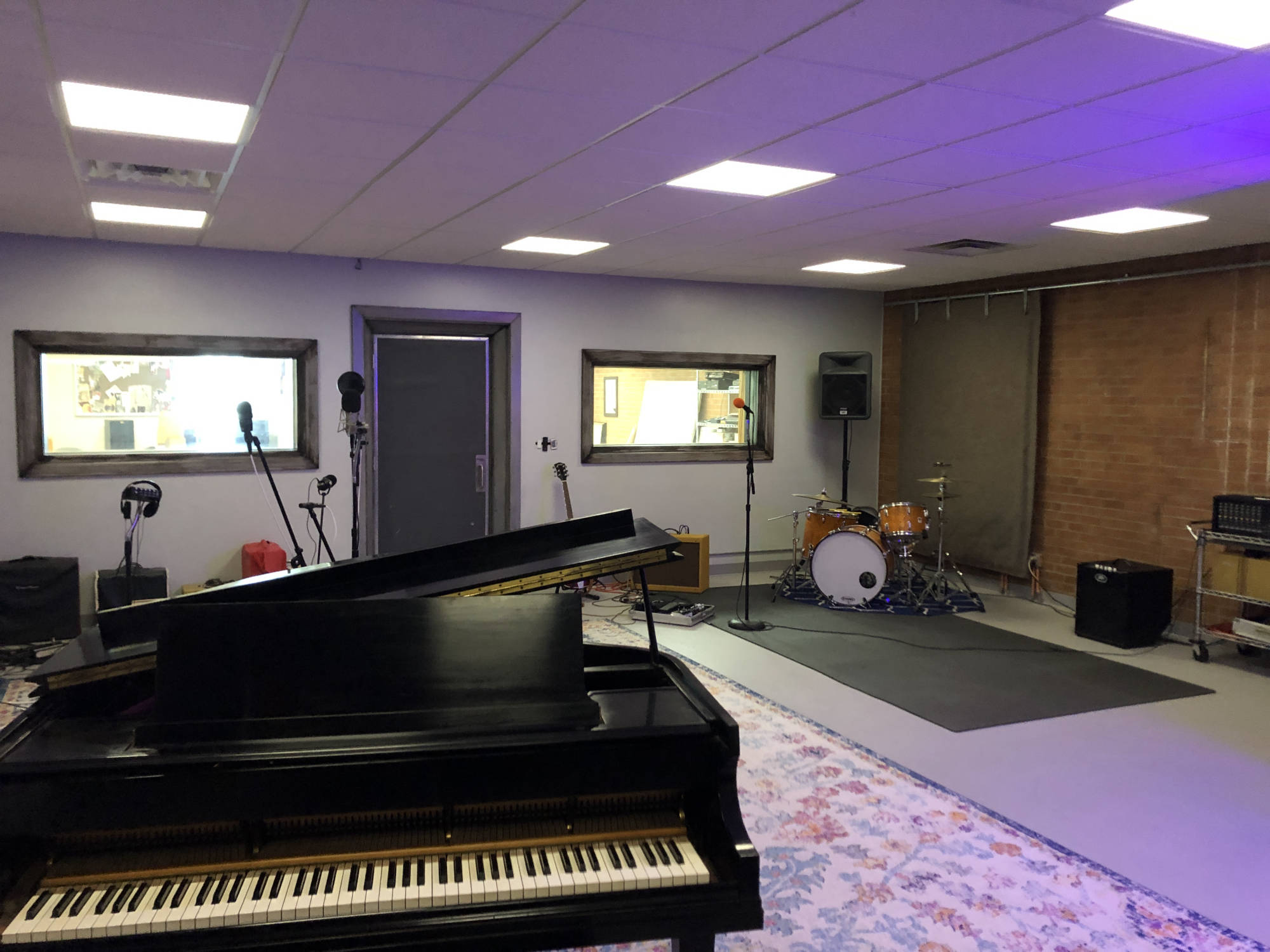 TOPtone studio piano in foreground drums in background