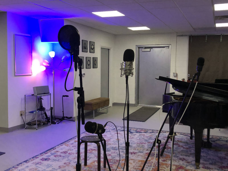 TOPtone studio mics and piano in foreground